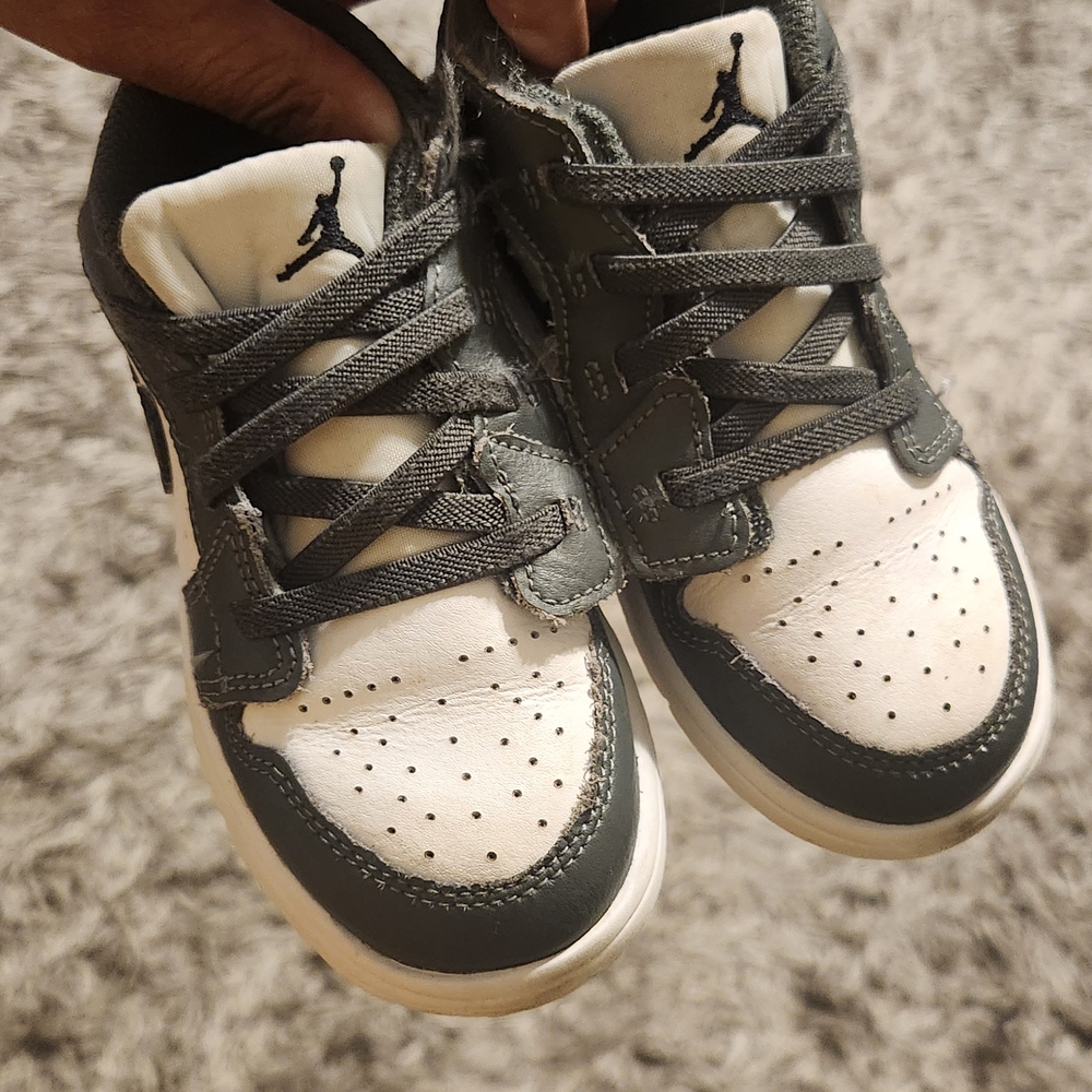 Jordan Black and White Sneakers Classic Design Velcor